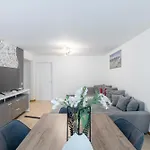 Center * אינטרלאקן
